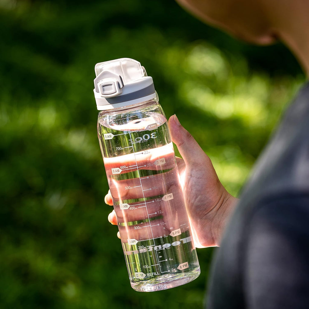 30oz Sport Water Bottle with Time Markers, Large Durable Gym Plastic Bottle Tritan BPA Free for Fitness, School, Outdoor Enthusiasts, Leakproof Clear (Pack of 1)